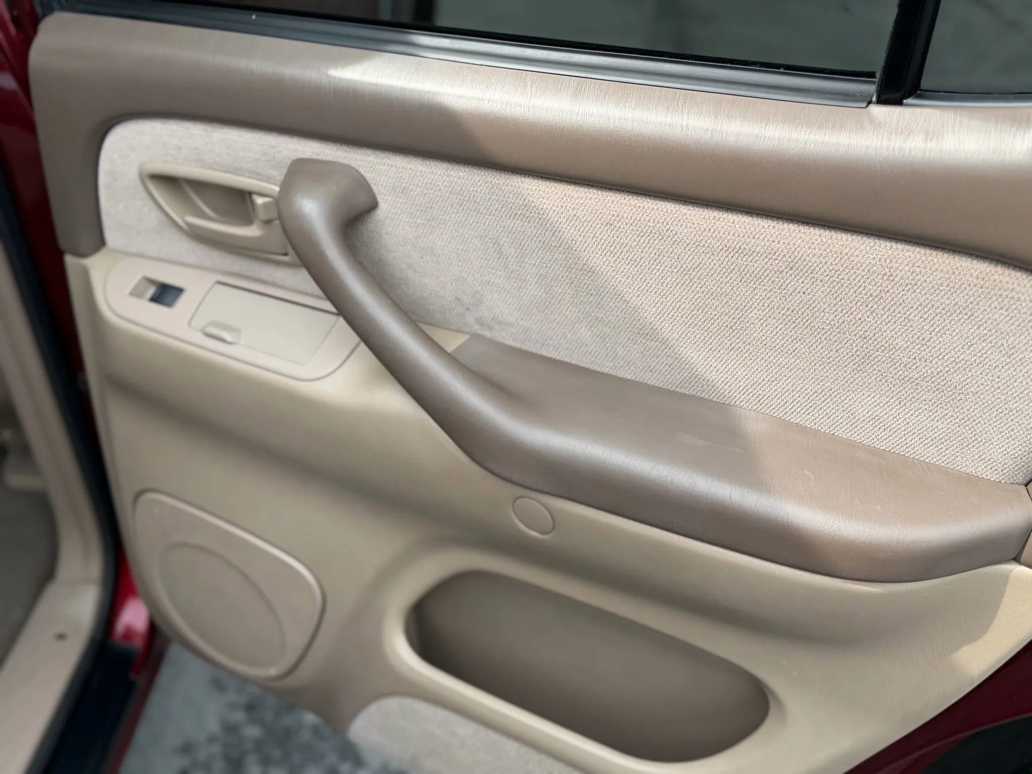 Used 2004 Toyota Sequoia SR5 image 29