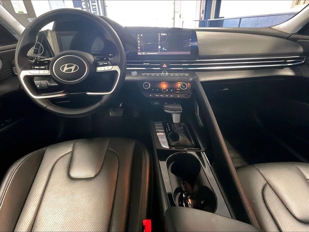 Used 2025 Hyundai Elantra Limited FWD image 21
