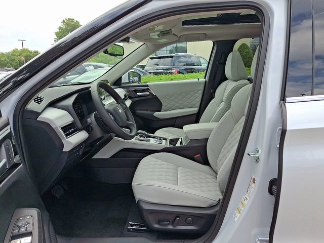 New 2025 Mitsubishi Outlander SEL image 6
