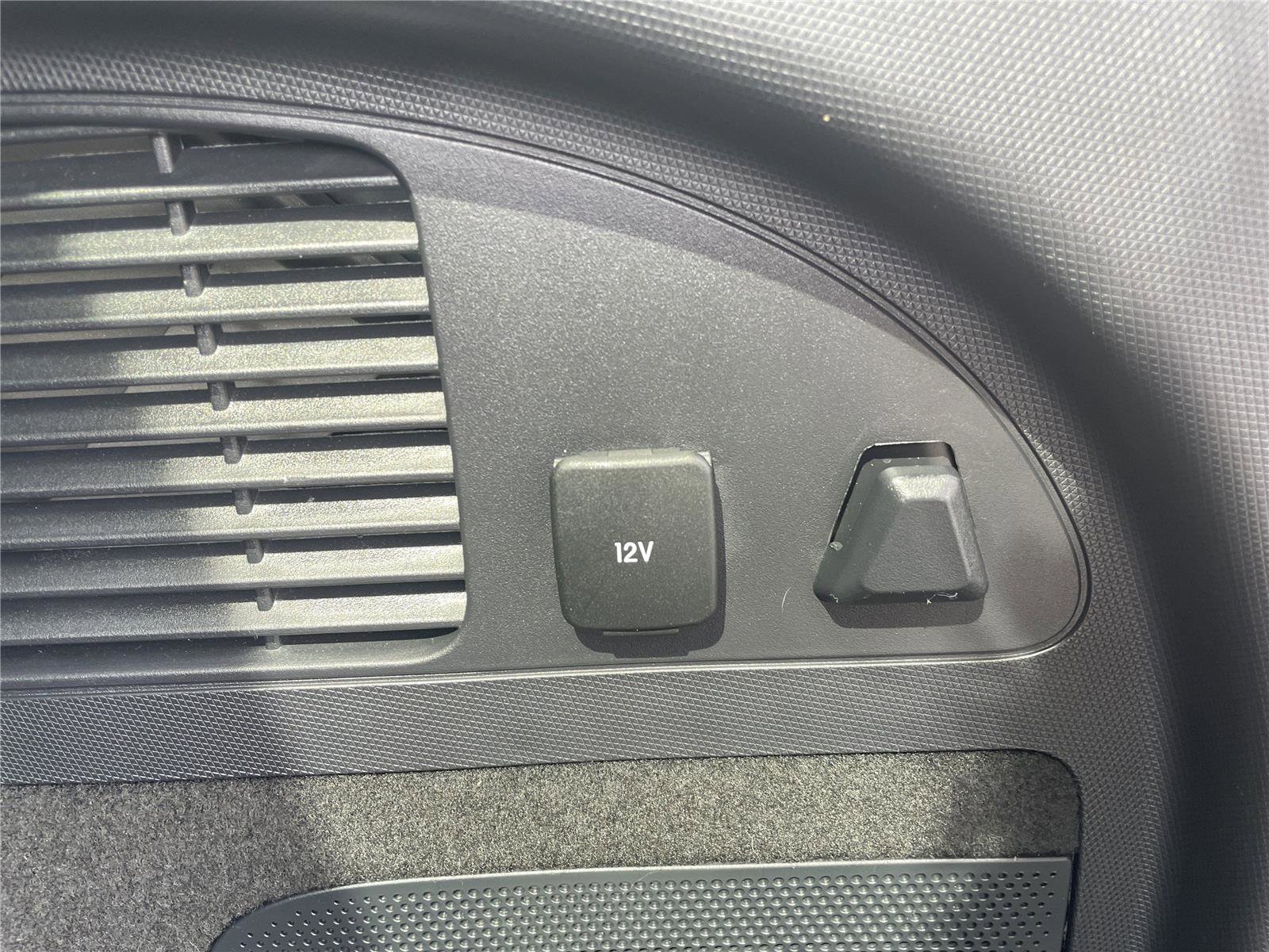 Used 2025 Ford Mustang Mach-E Premium w/ Sport Appearance Package AWD/4WD image 34