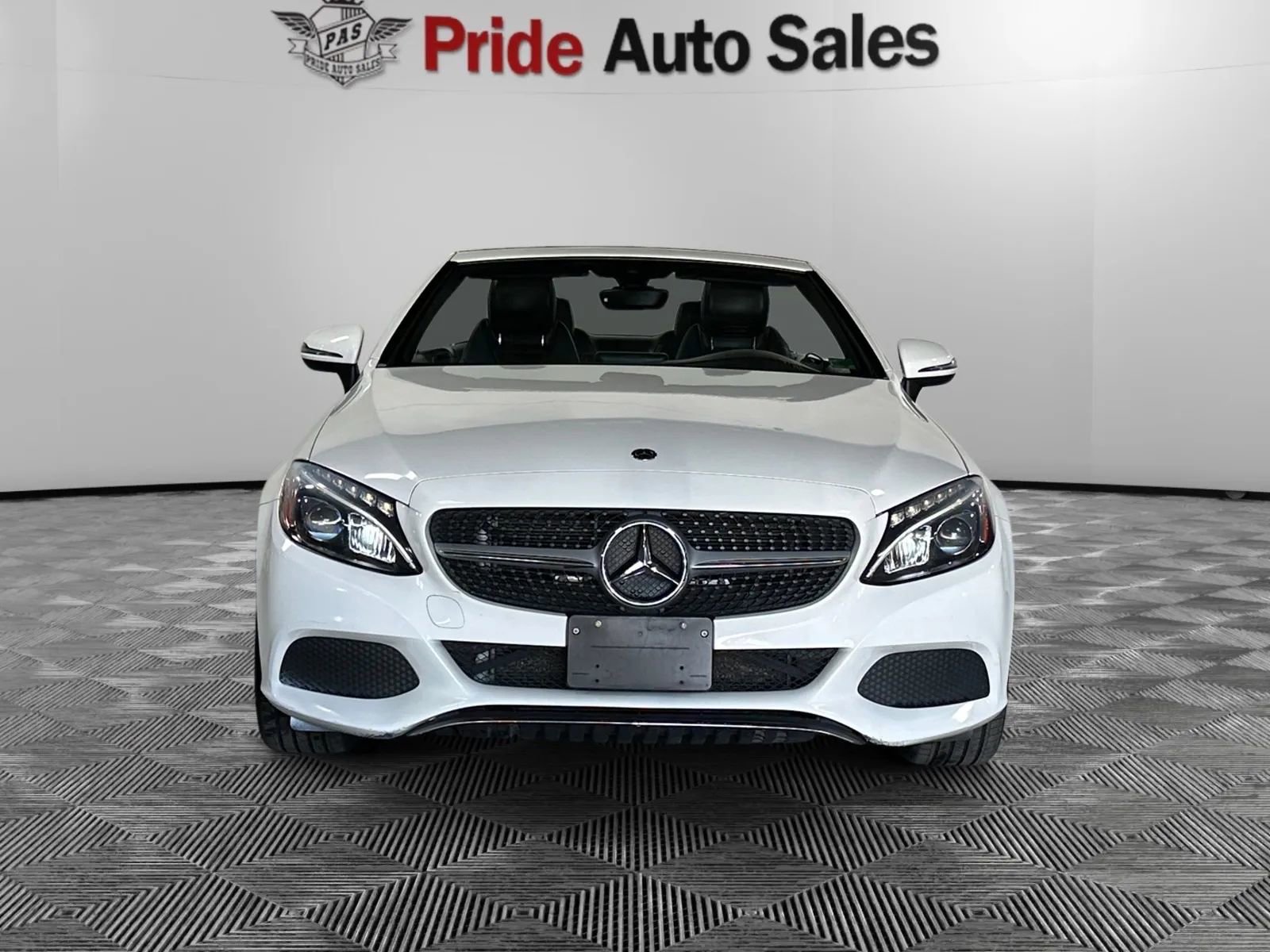 Used 2018 Mercedes-Benz C 300 Cabriolet image 2
