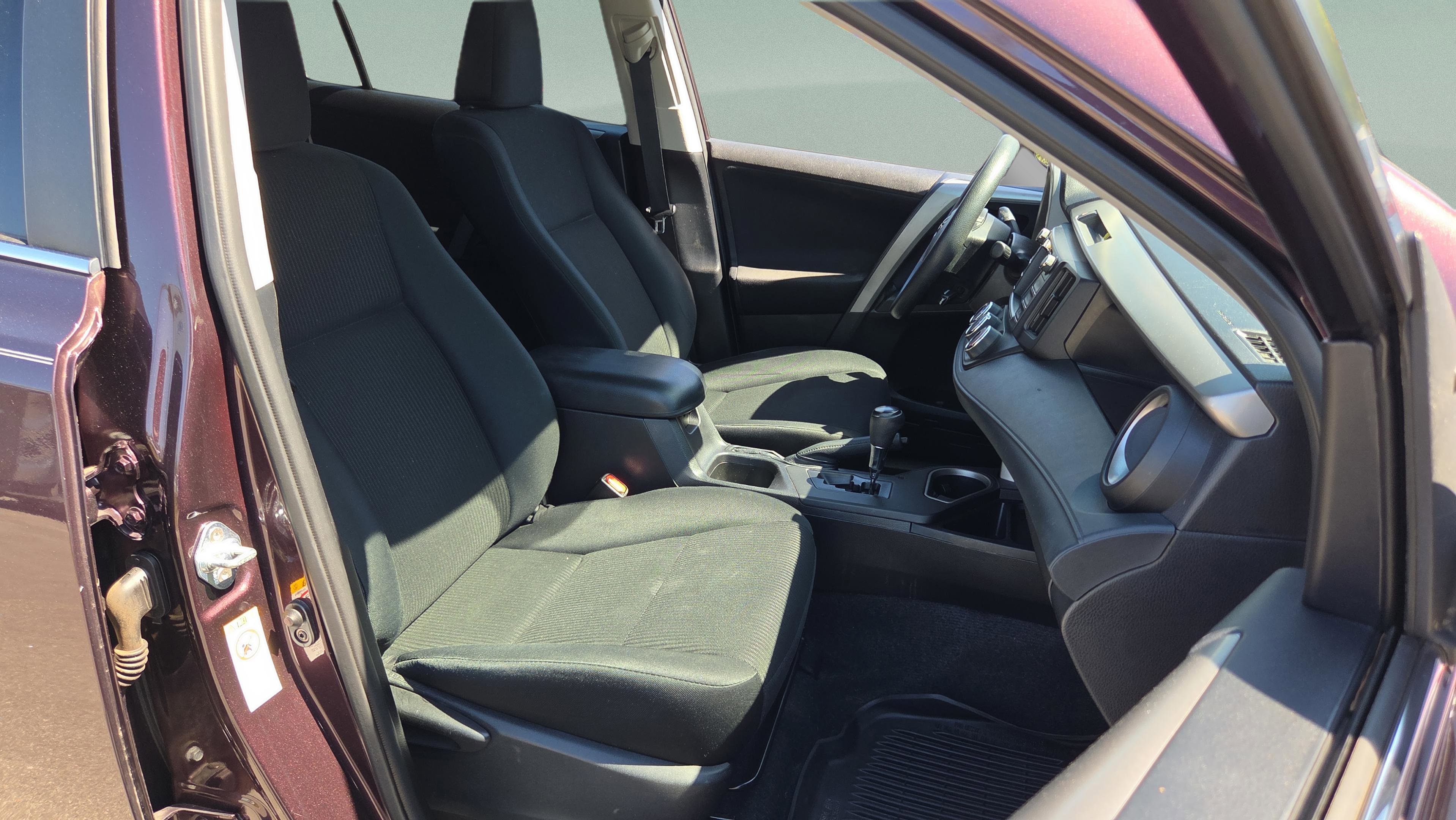 Used 2017 Toyota RAV4 LE image 15