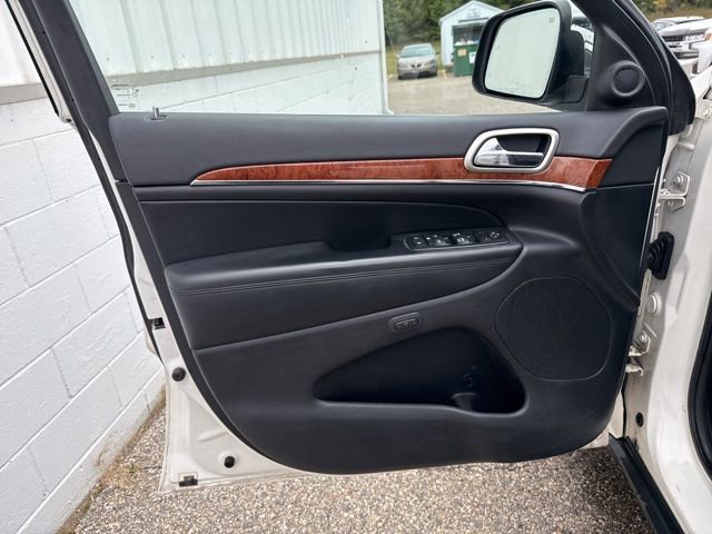 Used 2011 Jeep Grand Cherokee Limited image 14