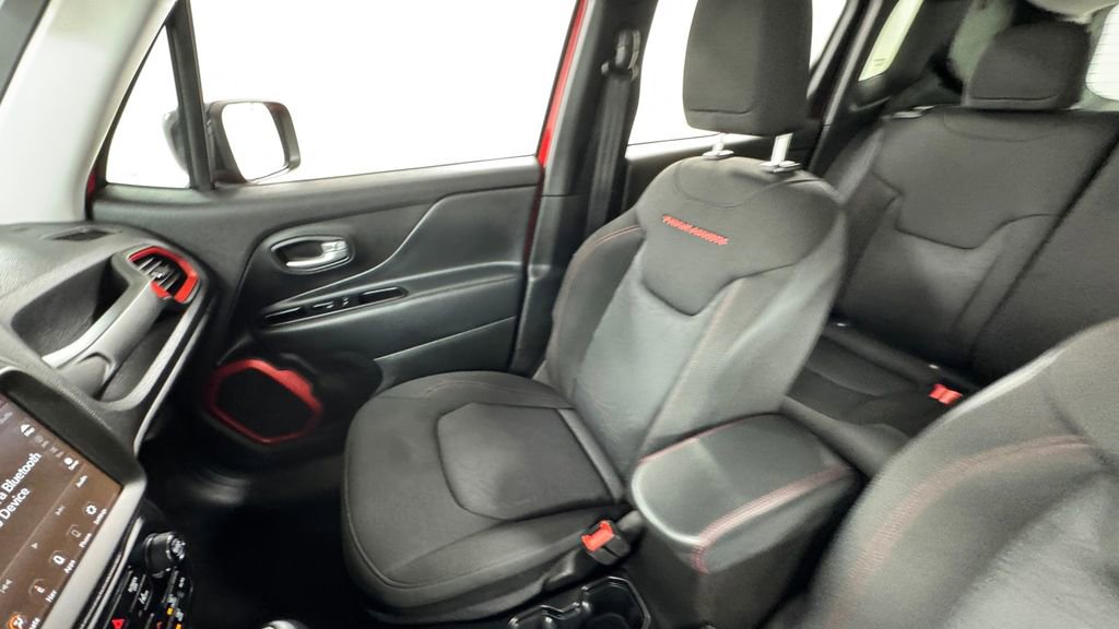 Used 2023 Jeep Renegade Trailhawk AWD/4WD image 13
