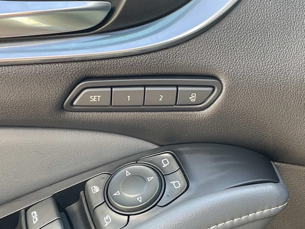 Used 2022 Buick Enclave Premium FWD image 17