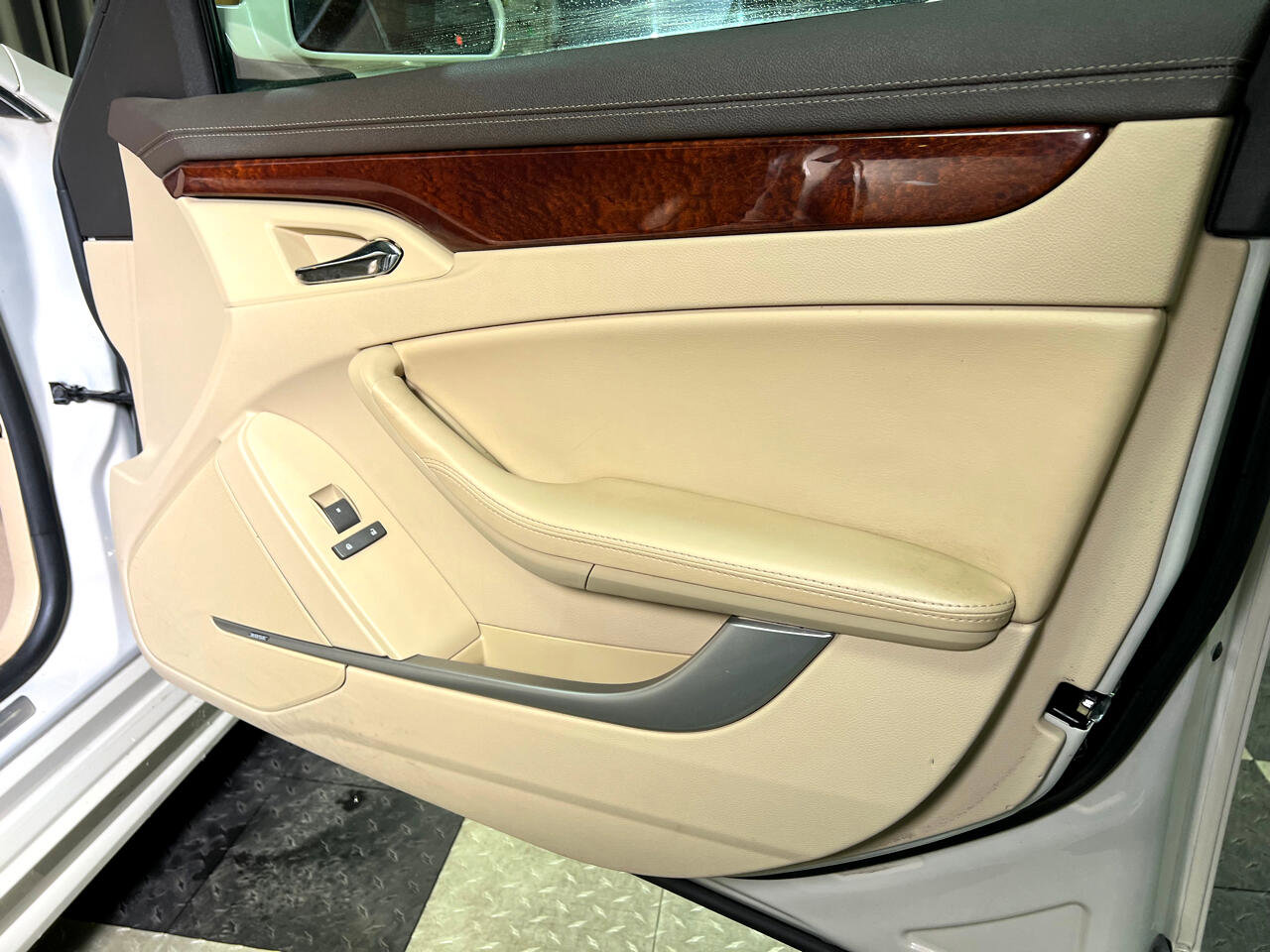 Used 2011 Cadillac CTS Premium image 17