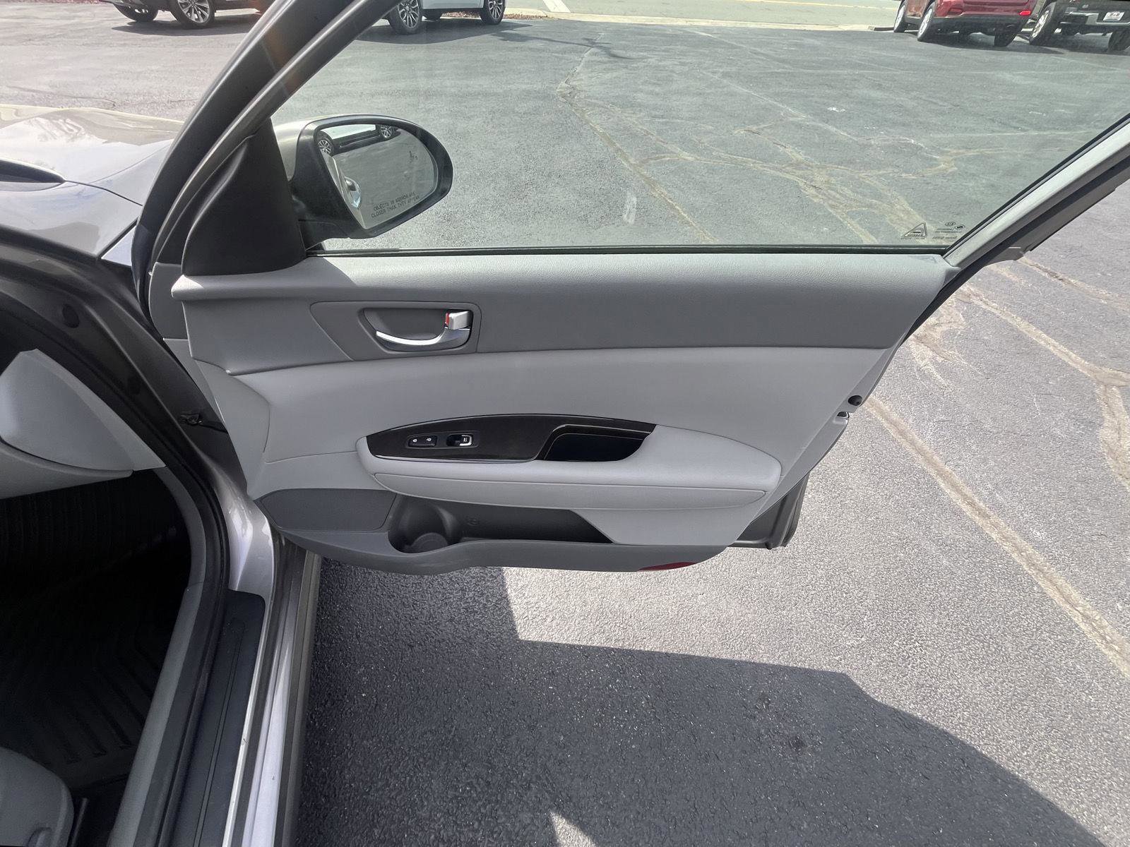 Used 2016 Kia Optima EX w/ Premium Package image 7