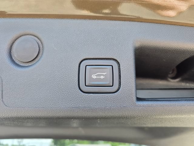 Used 2023 Chevrolet Equinox Premier AWD/4WD image 40