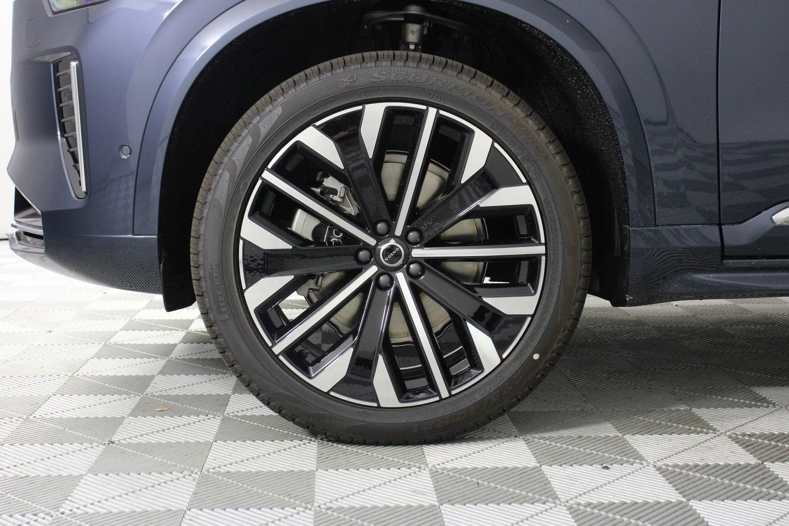 New 2026 Volvo XC90 B6 Plus AWD/4WD image 13