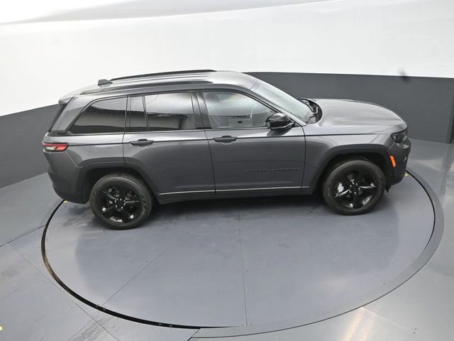 Used 2025 Jeep Grand Cherokee Limited w/ Black Appearance Package AWD/4WD image 31