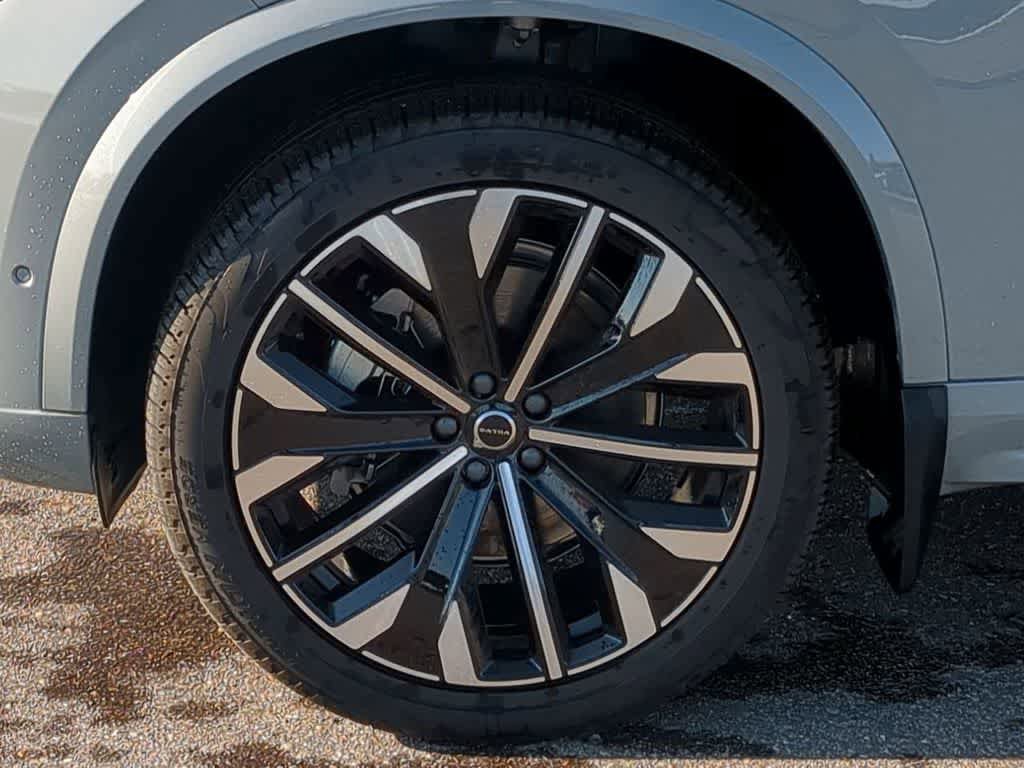 Certified 2026 Volvo XC90 B6 Plus w/ Protection Package Premier AWD/4WD image 13