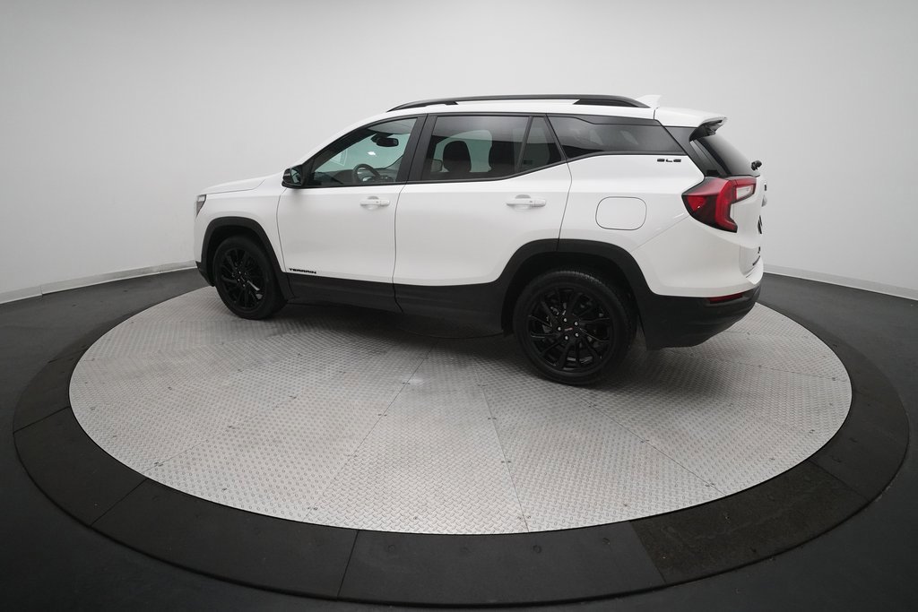 Used 2023 GMC Terrain SLE w/ Driver Convenience Package image 12