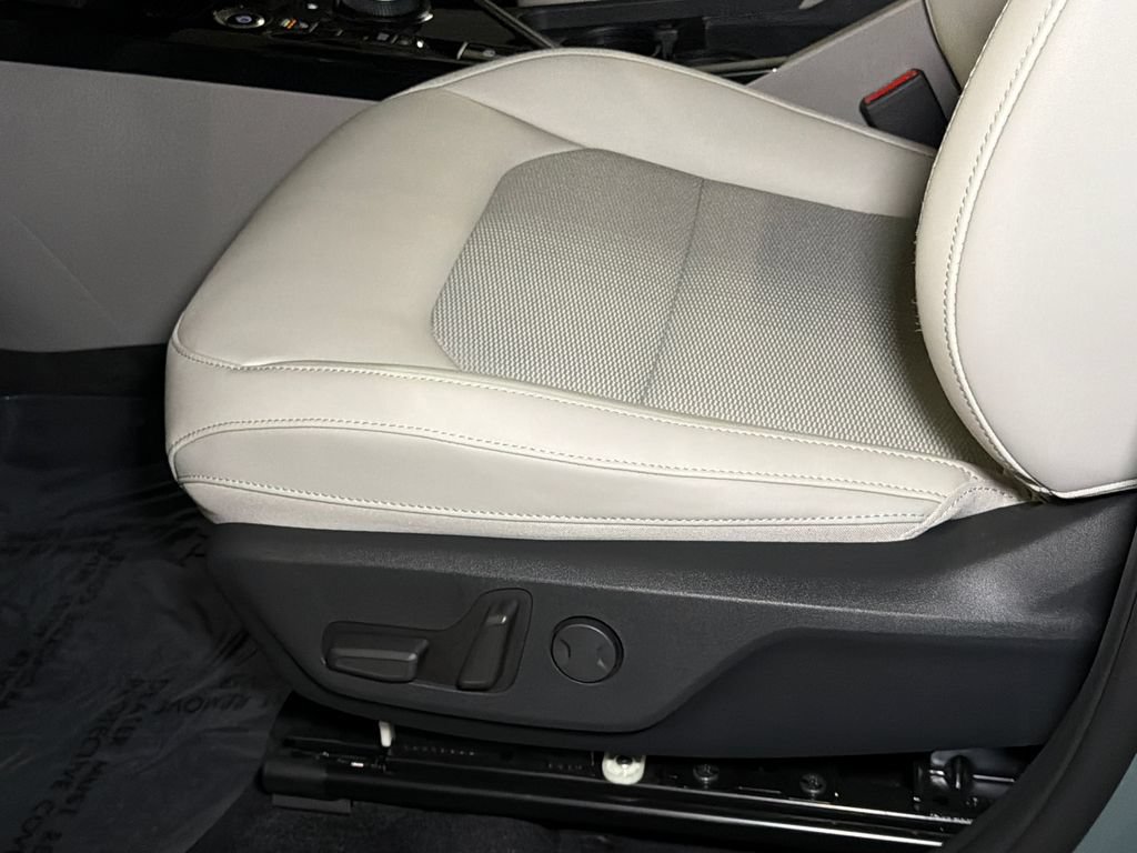 Certified 2023 Kia Niro Wind FWD image 23