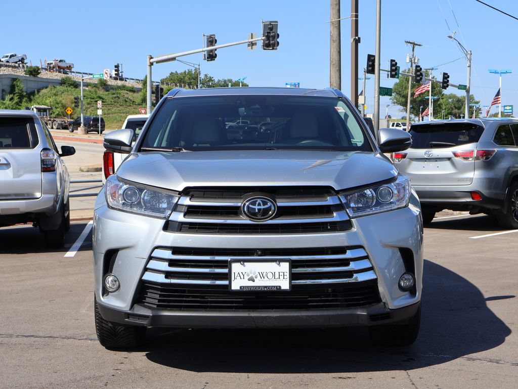 Used 2018 Toyota Highlander Limited Platinum AWD/4WD image 2