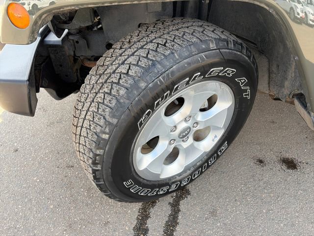 Used 2015 Jeep Wrangler Unlimited Sahara w/ Connectivity Group image 16