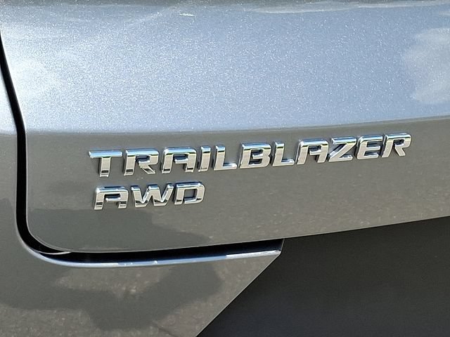 Used 2025 Chevrolet TrailBlazer LT AWD/4WD image 30