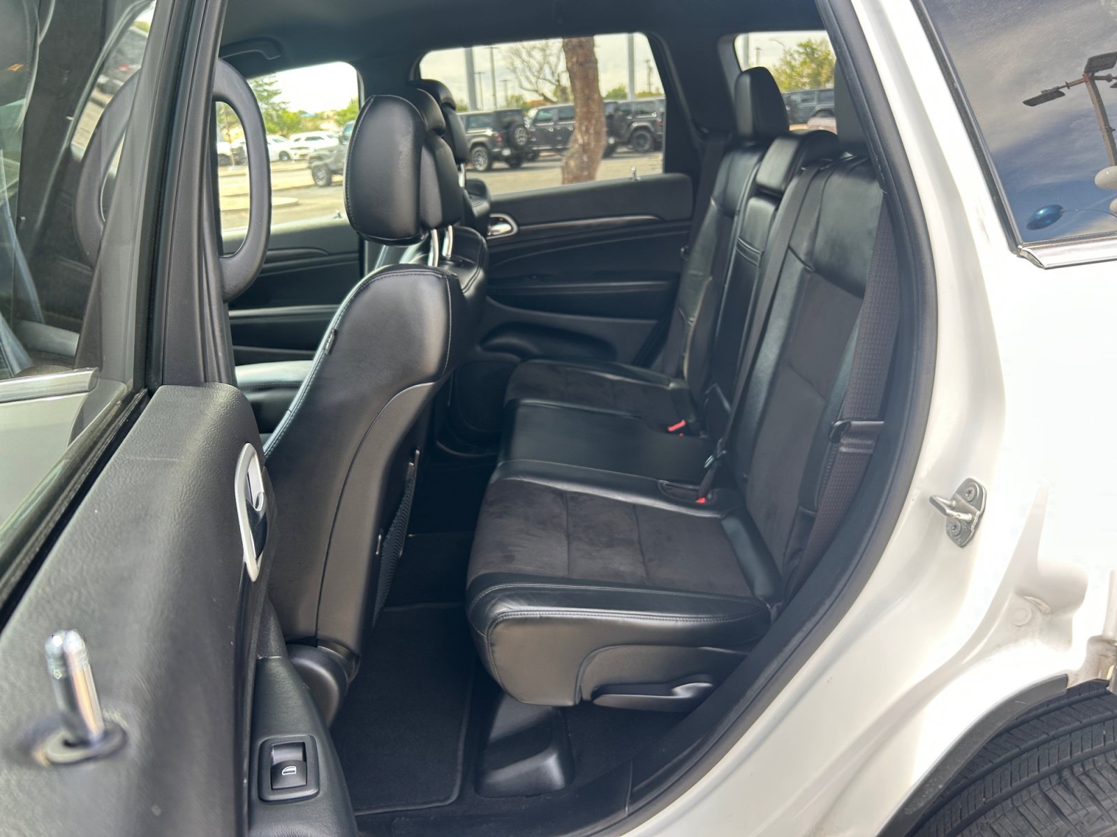Used 2021 Jeep Grand Cherokee Laredo X AWD/4WD image 17