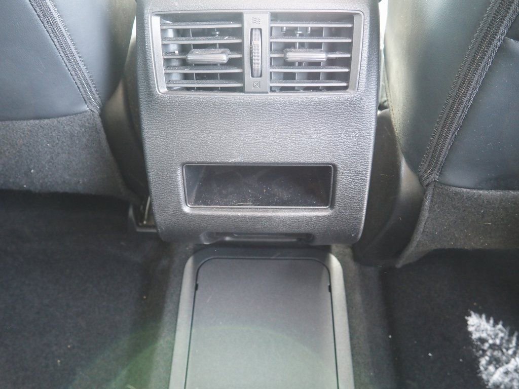 Used 2024 Mitsubishi Outlander 4WD Plug-In Hybrid image 34