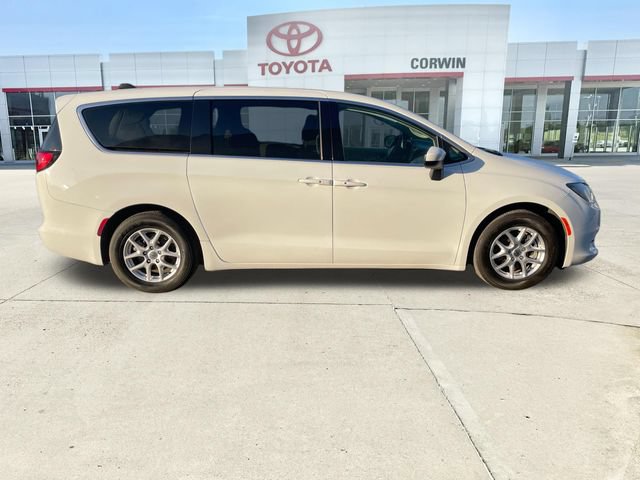 Used 2023 Chrysler Voyager LX FWD image 6
