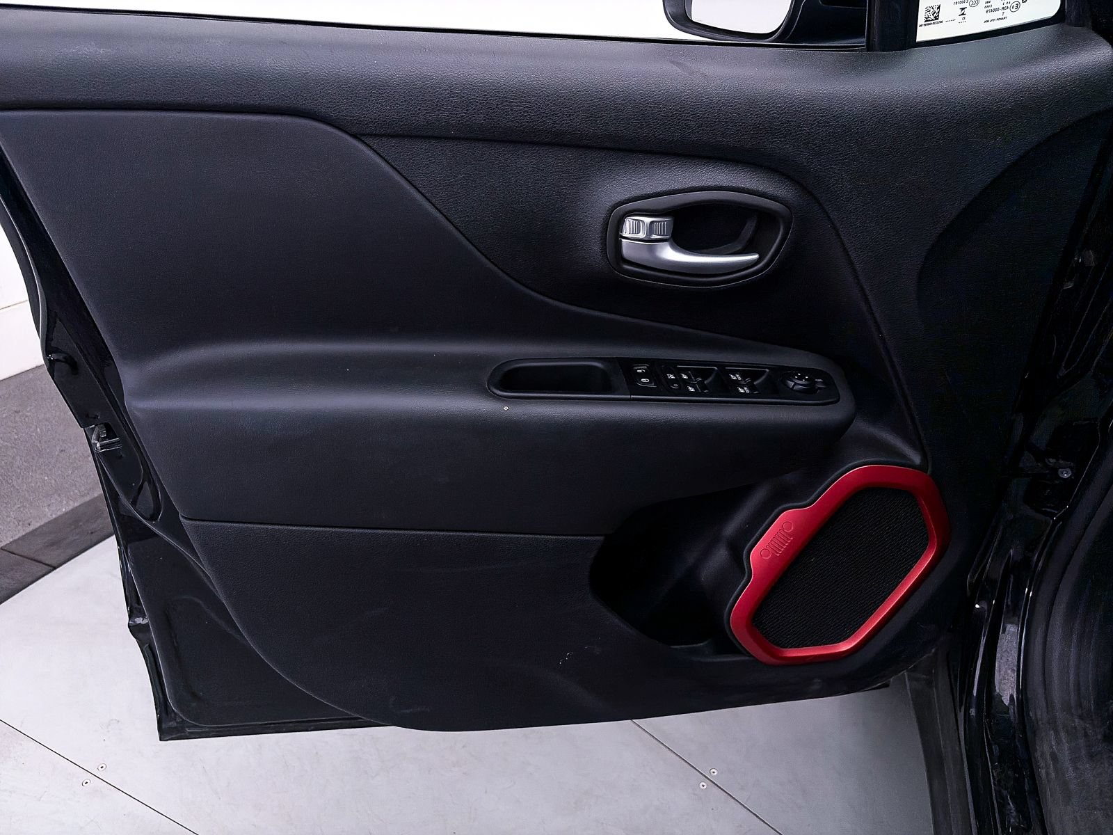 Used 2023 Jeep Renegade Trailhawk AWD/4WD image 15