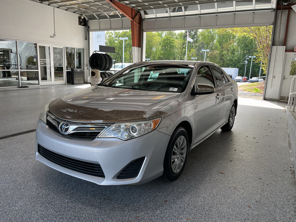 Used 2014 Toyota Camry LE FWD image 3