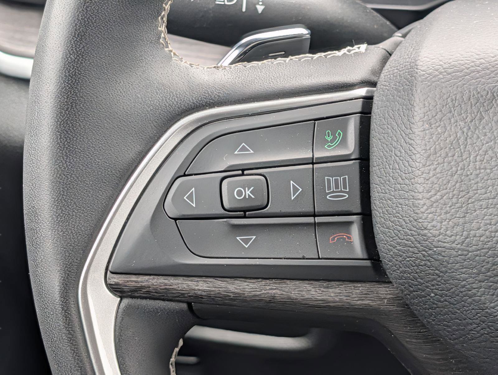 Used 2024 Jeep Grand Cherokee Limited w/ Black Appearance Package image 14