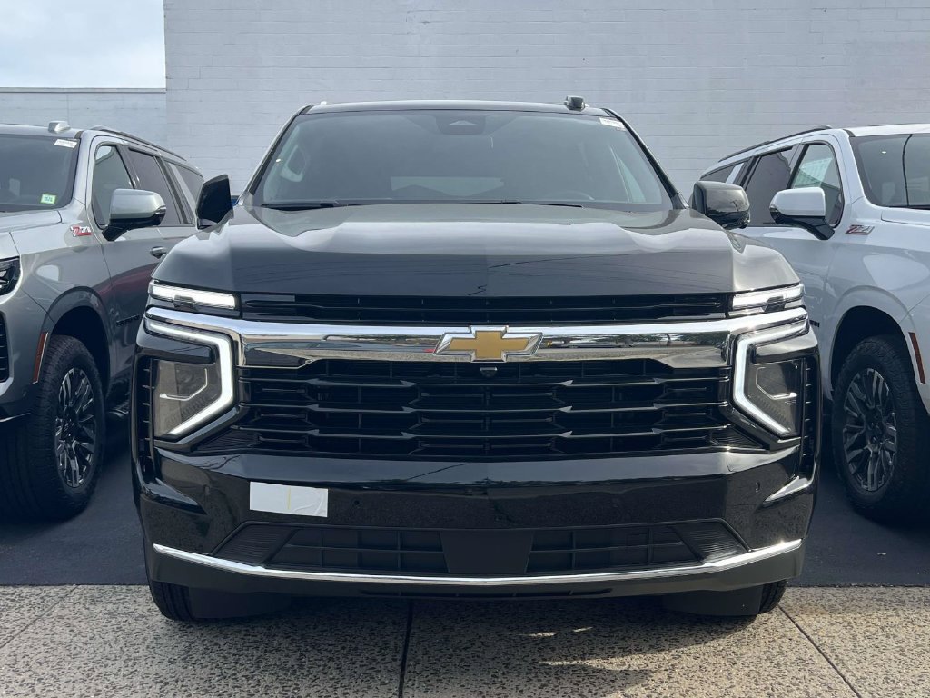 New 2026 Chevrolet Suburban LS AWD/4WD image 2