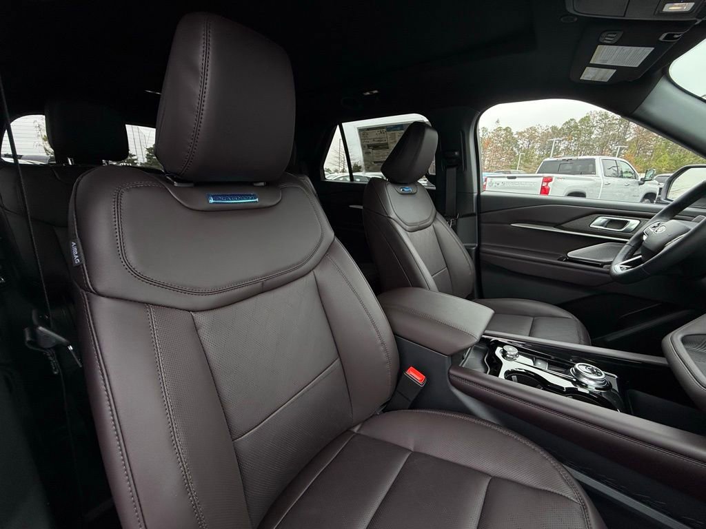 New 2026 Ford Explorer Platinum RWD image 31