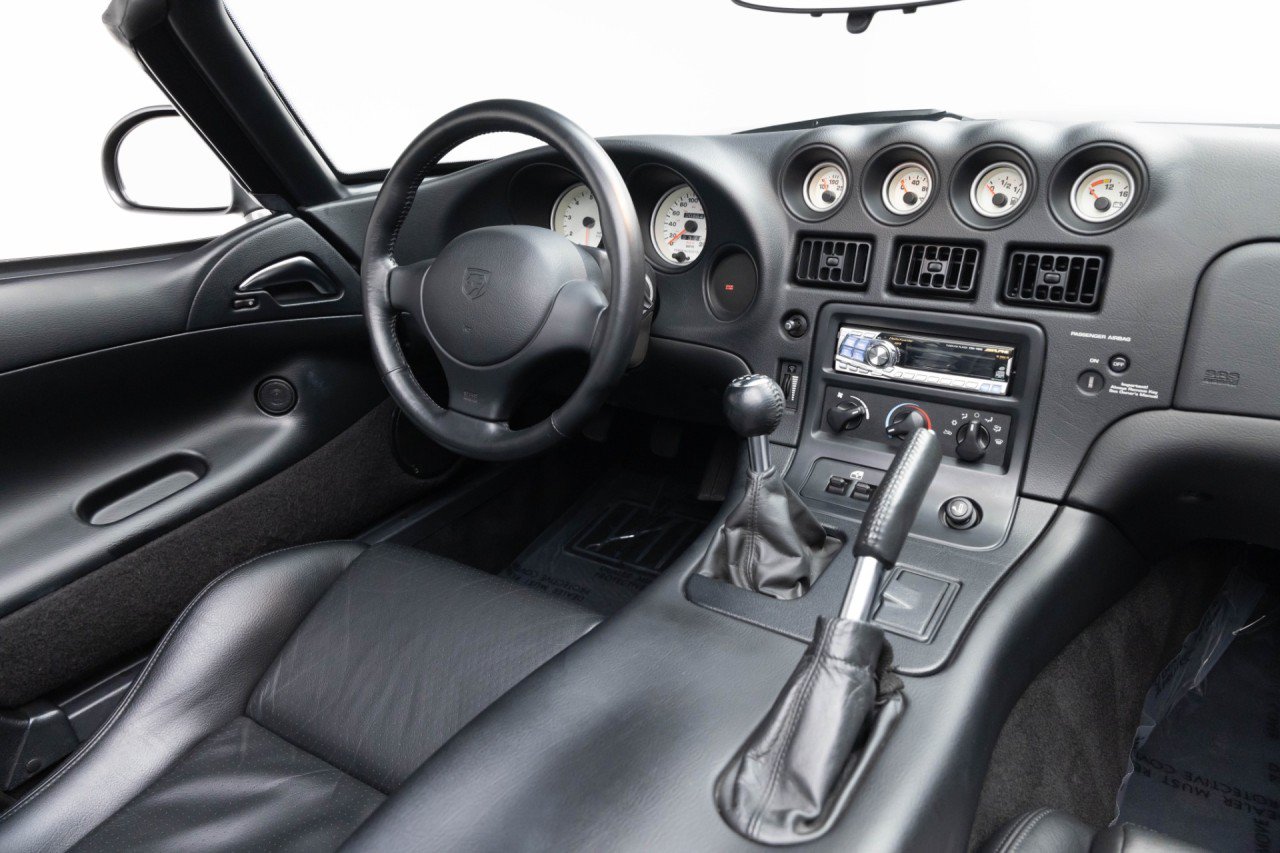 Used 2002 Dodge Viper RT/10 RWD image 10