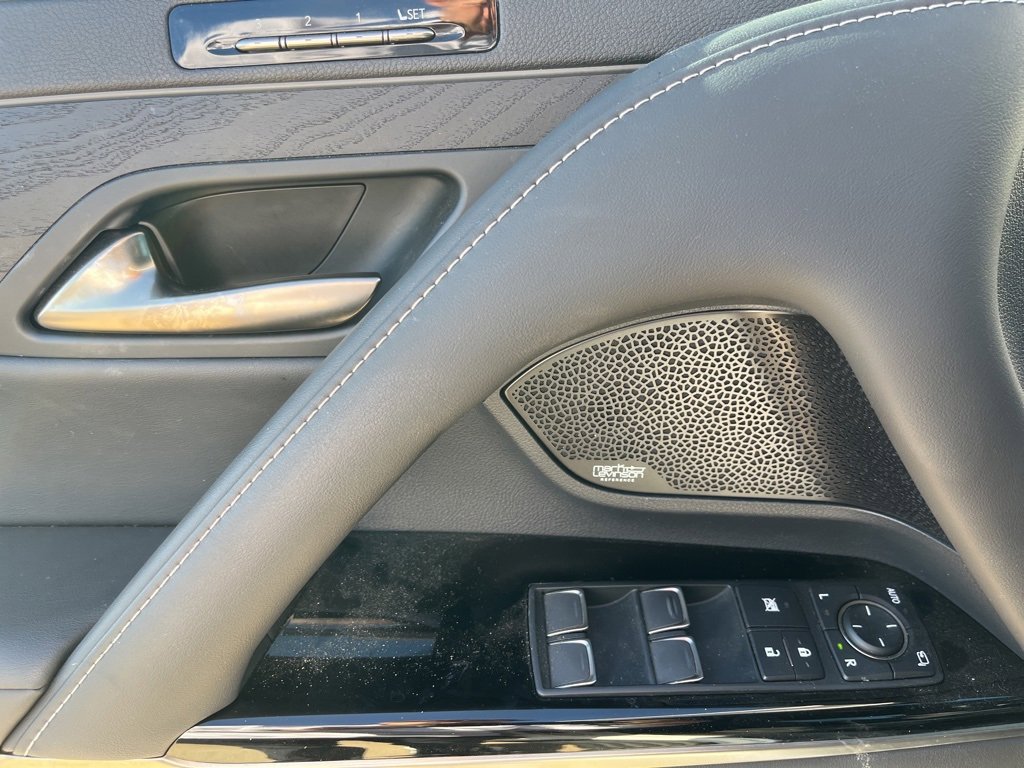 Used 2022 Lexus LX 600 4WD w/ Appearance Package image 10