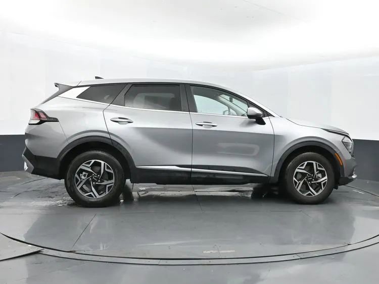 Used 2024 Kia Sportage LX image 4