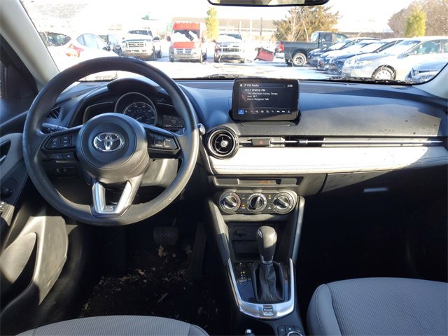 Used 2019 Toyota Yaris L image 27
