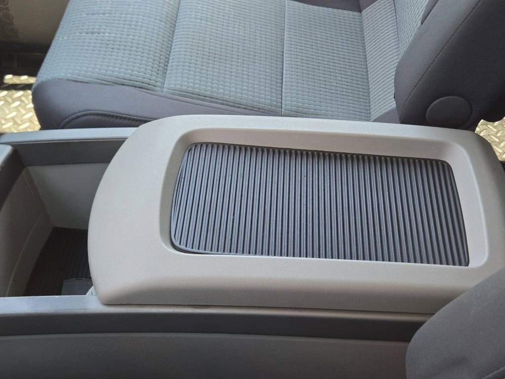 Used 2004 Nissan Titan SE RWD image 26