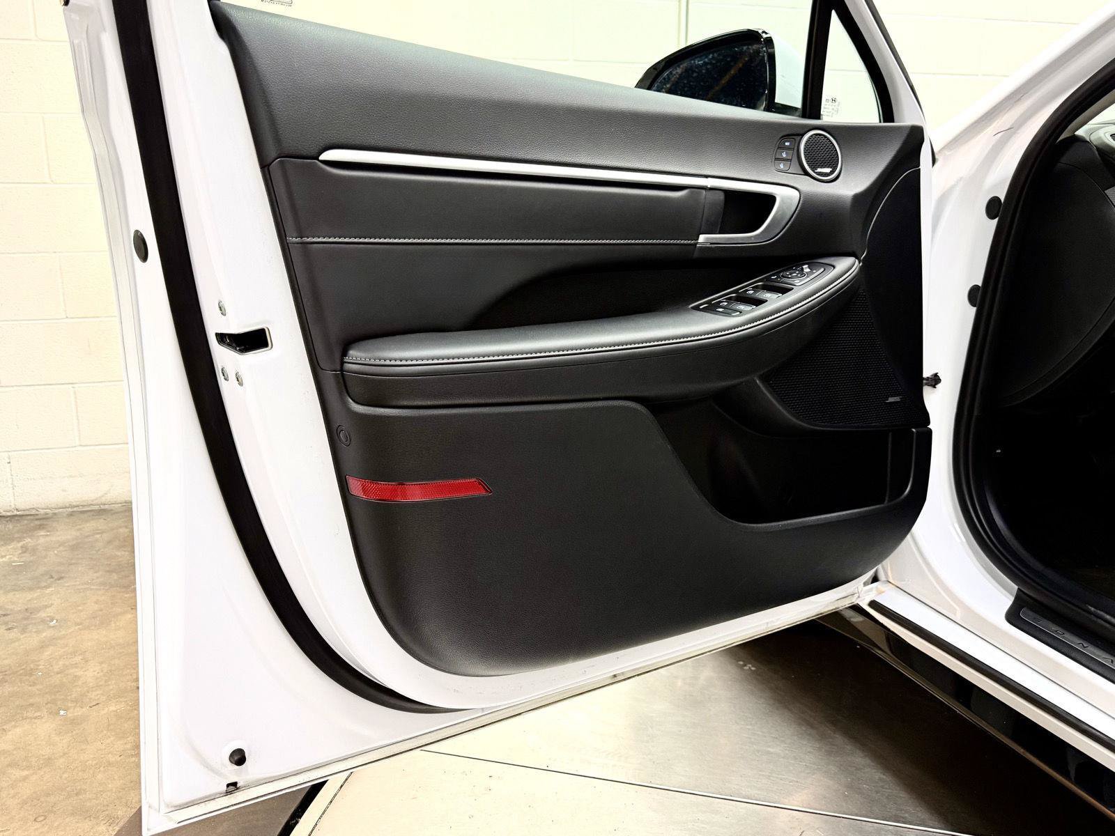 Used 2025 Hyundai Sonata Limited FWD image 12