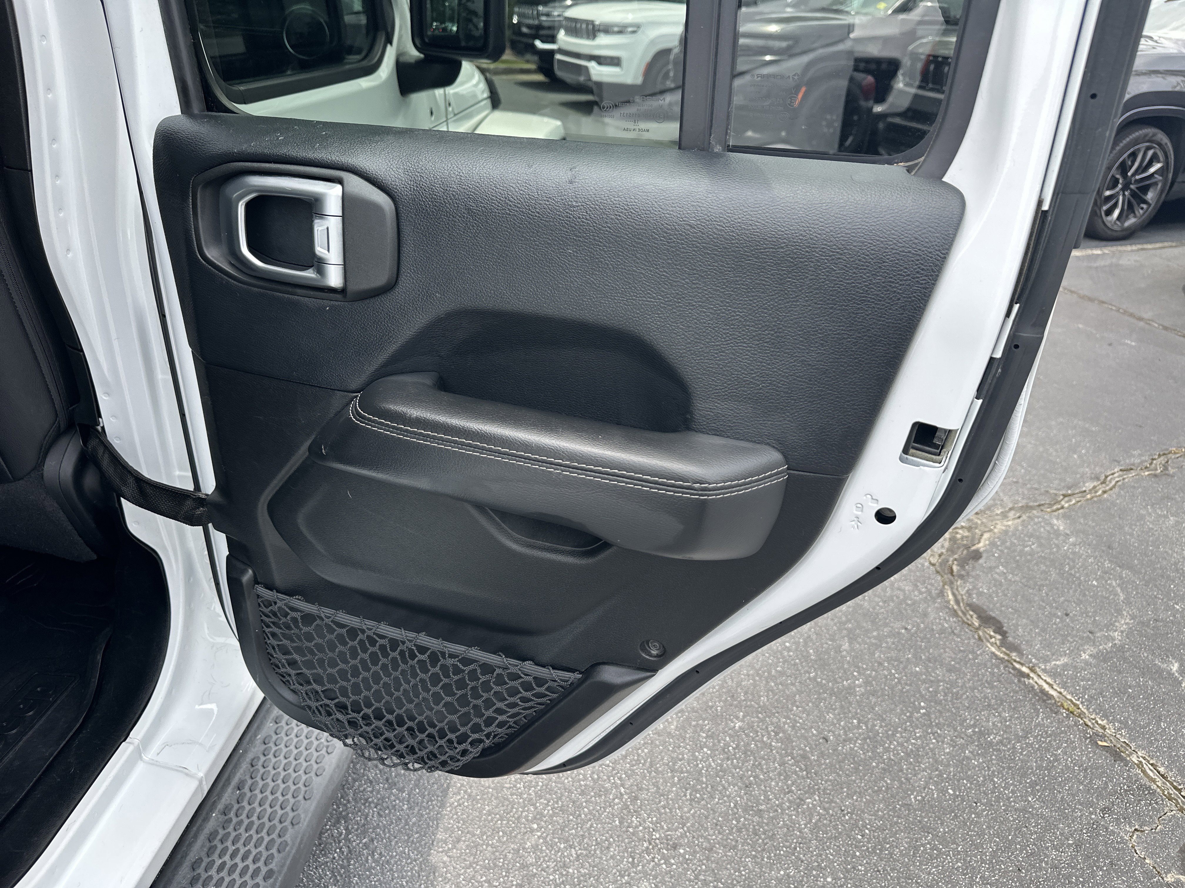 Used 2018 Jeep Wrangler Unlimited Sahara AWD/4WD image 19