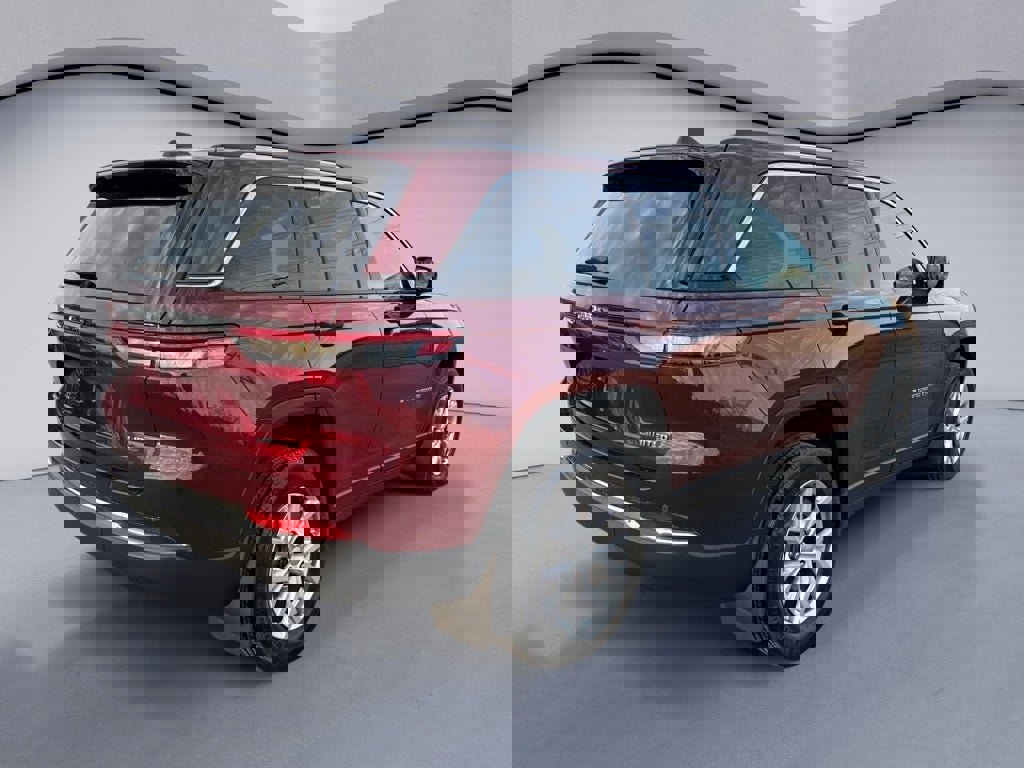 Used 2022 Jeep Grand Cherokee Limited image 3