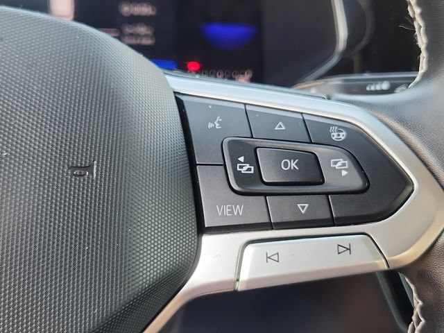 Certified 2023 Volkswagen Taos SE w/ Panoramic Sunroof Package AWD/4WD image 19