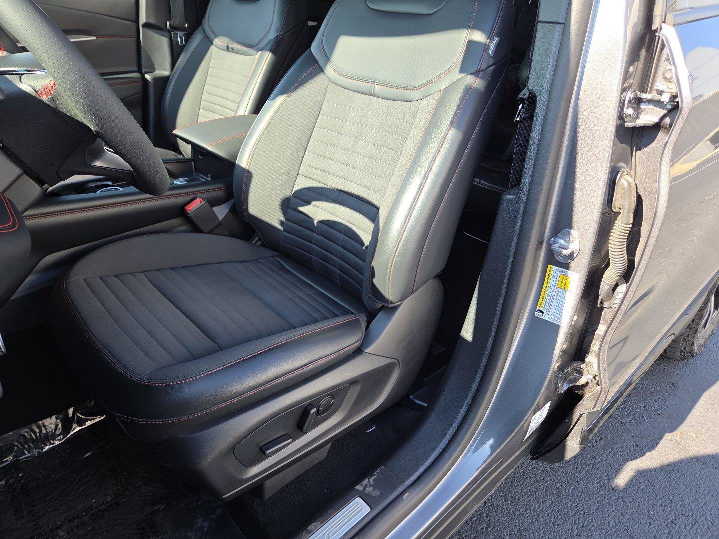 Used 2025 Ford Explorer ST-Line AWD/4WD image 22