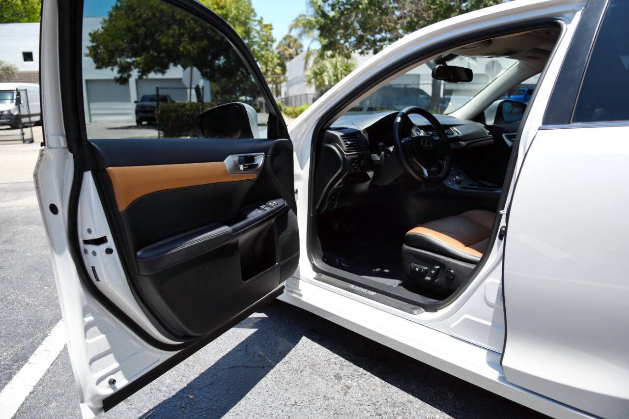 Used 2015 Lexus CT 200h FWD image 18