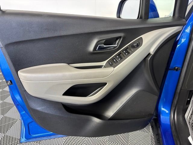 Used 2016 Chevrolet Trax LS AWD/4WD image 14