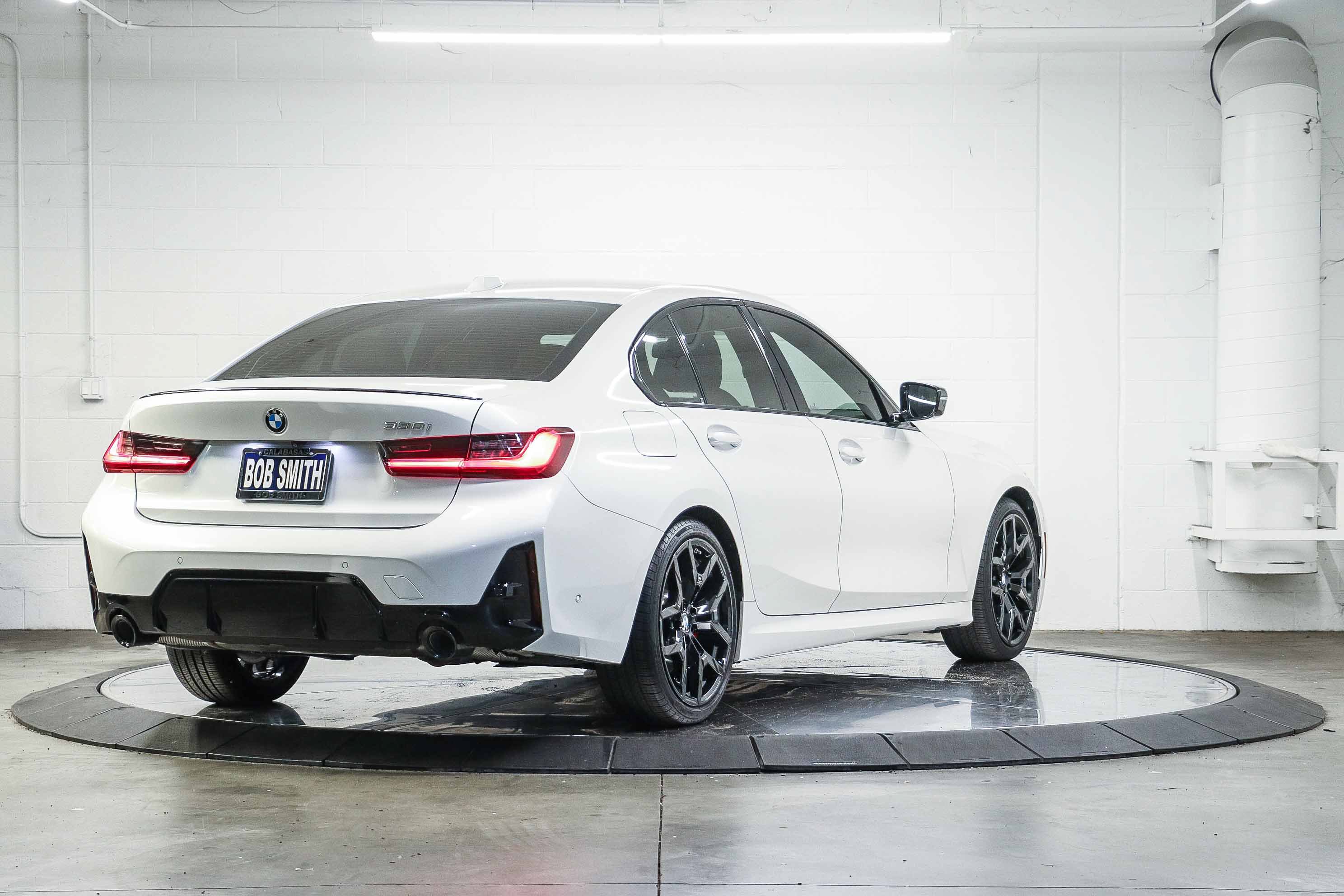 Used 2025 BMW 330i Sedan w/ M Sport Package RWD image 6