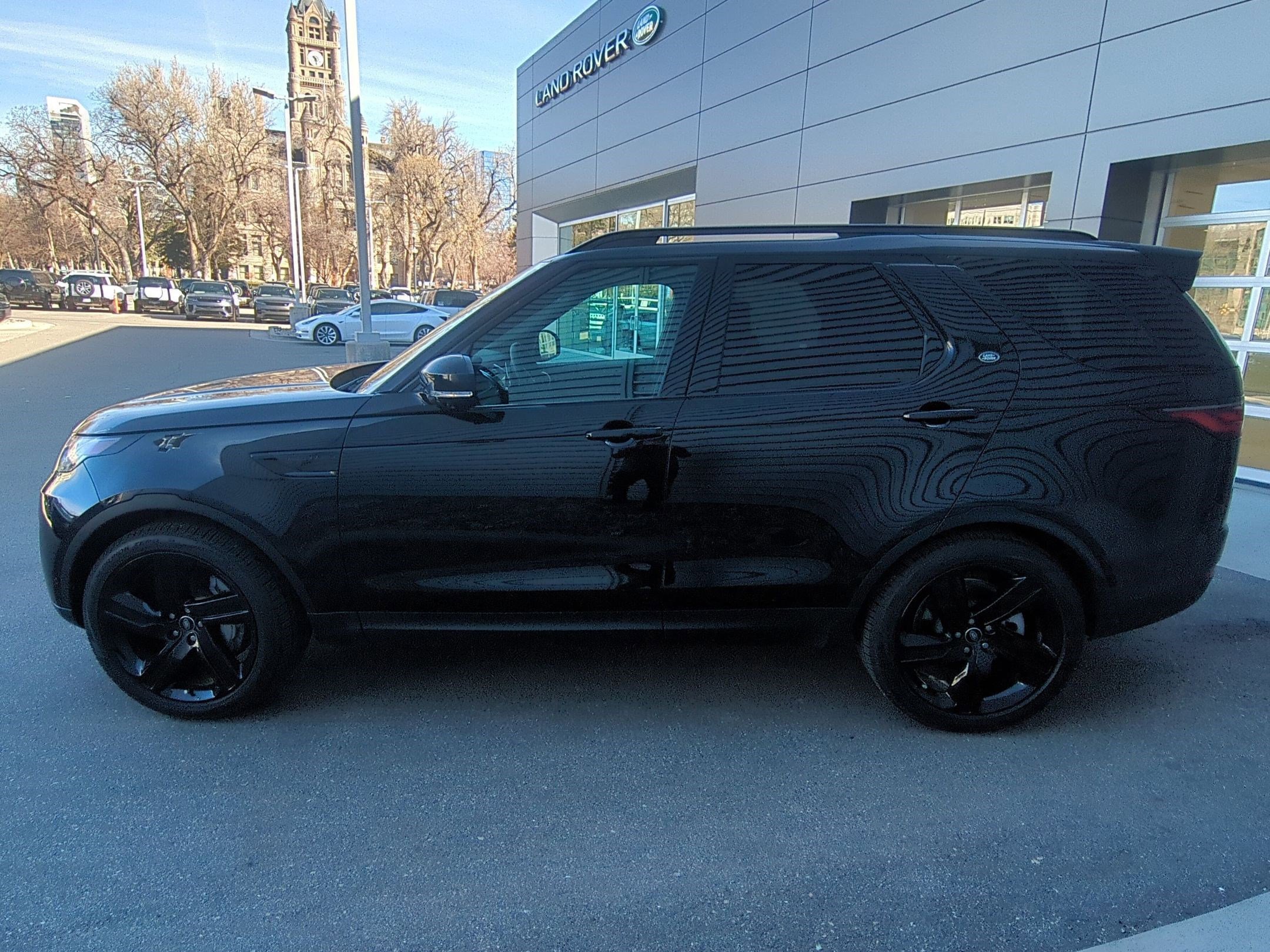 Used 2025 Land Rover Discovery S image 11