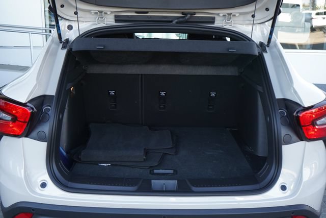 Used 2026 Chevrolet Trax RS w/ Sunroof Package FWD image 8