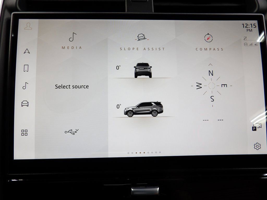 Used 2024 Land Rover Discovery Dynamic SE image 17