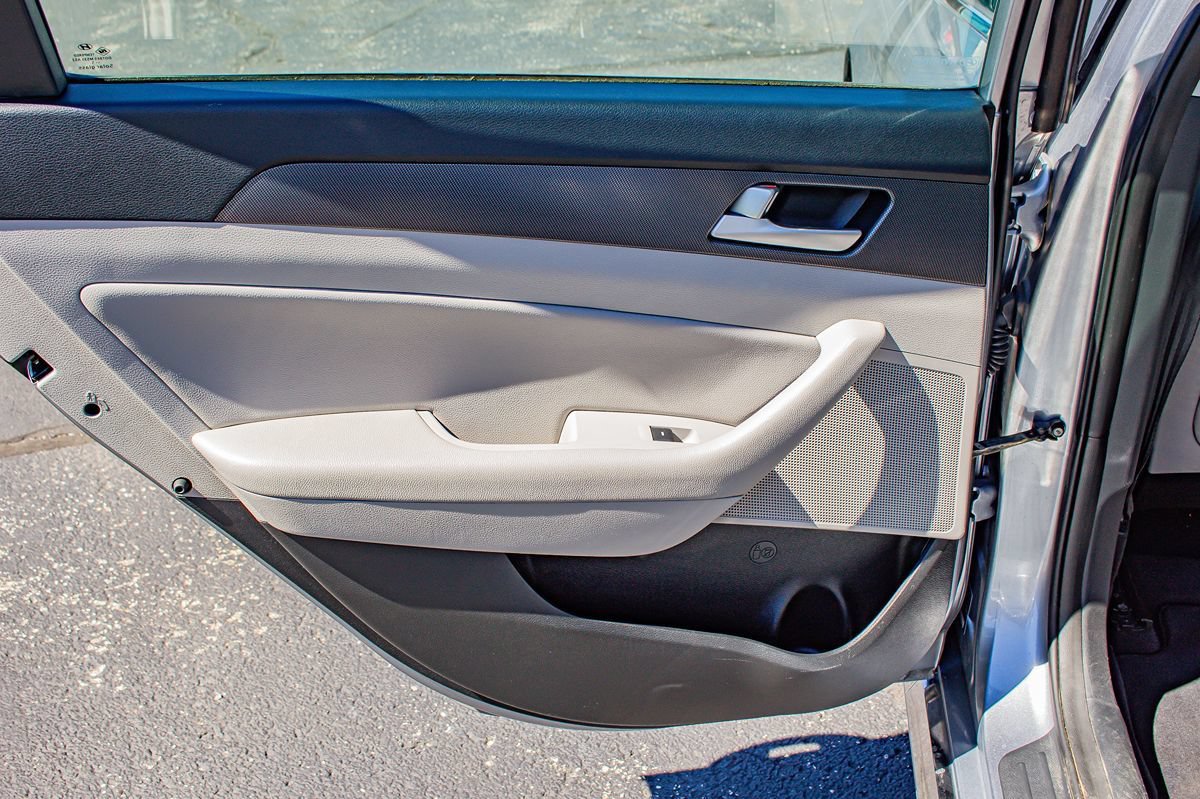Used 2016 Hyundai Sonata Sport w/ Option Group 02 FWD image 12