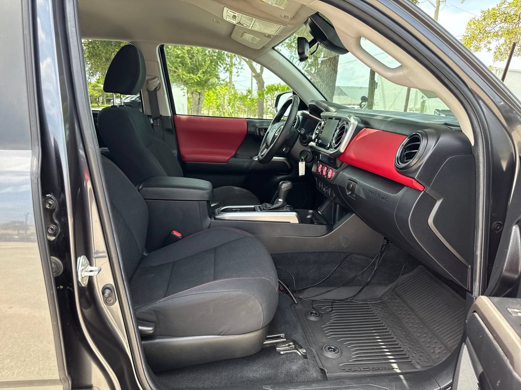 Used 2022 Toyota Tacoma SR5 w/ Technology Package RWD image 24
