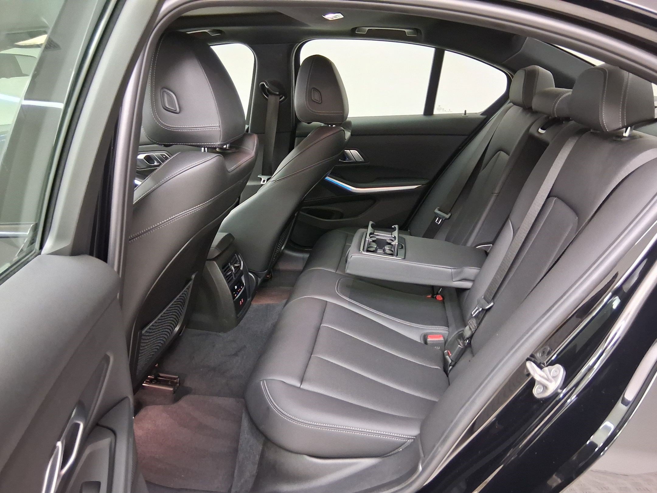 Used 2023 BMW 330i Sedan w/ Premium Package RWD image 27