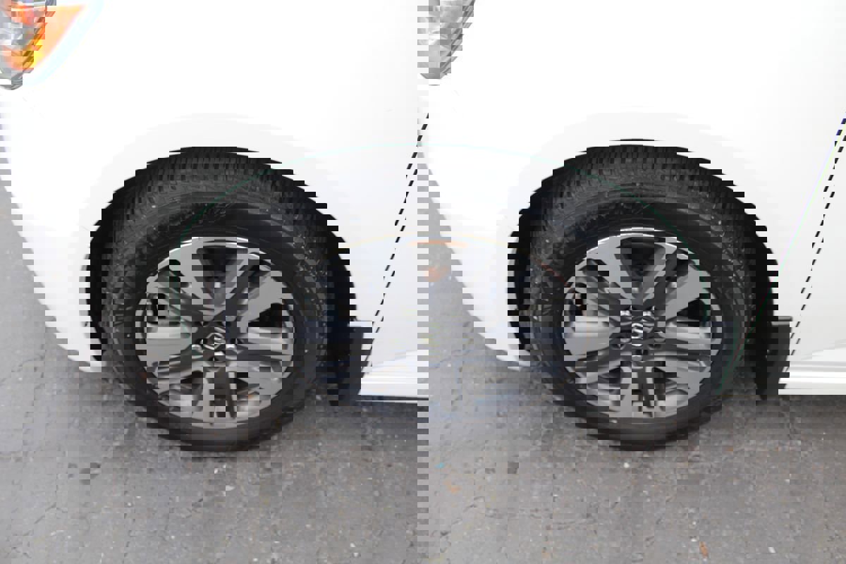 Used 2015 Honda Odyssey Touring Elite image 11