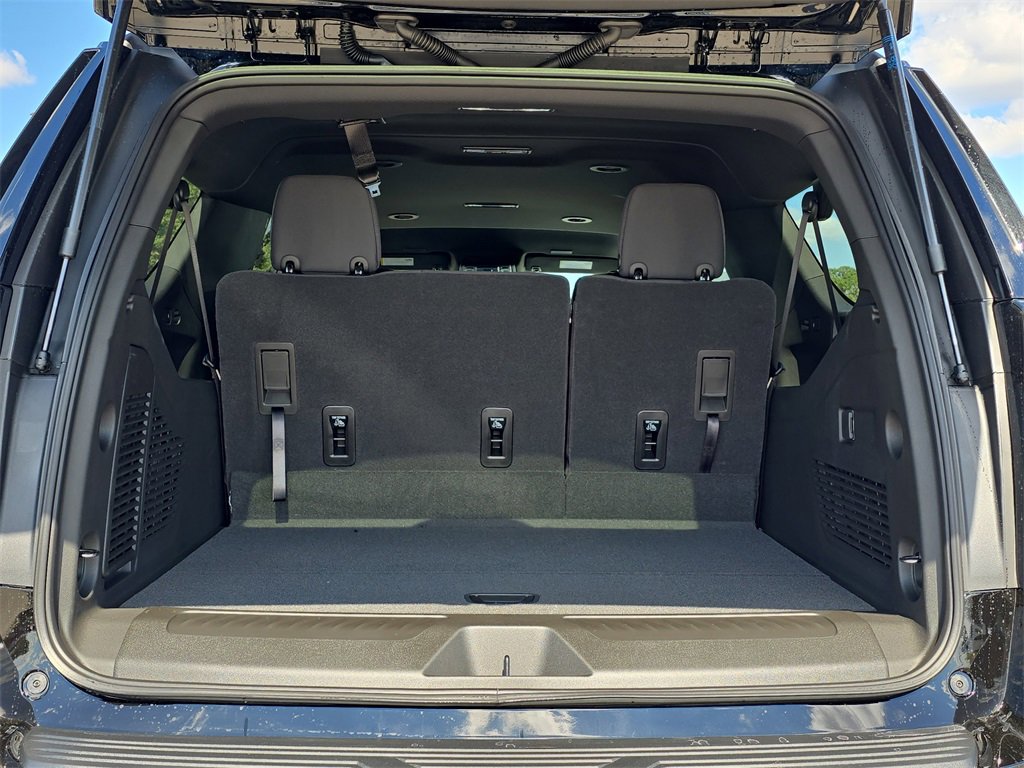 New 2026 Chevrolet Suburban LS image 13
