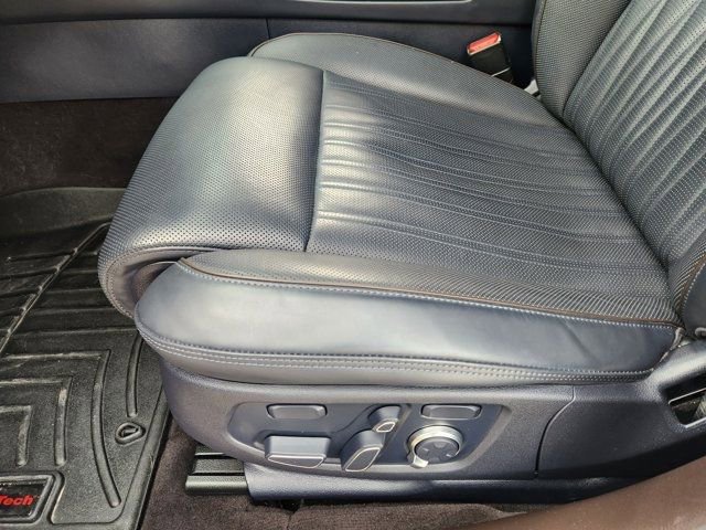 Used 2021 Genesis G90 3.3T Premium image 25